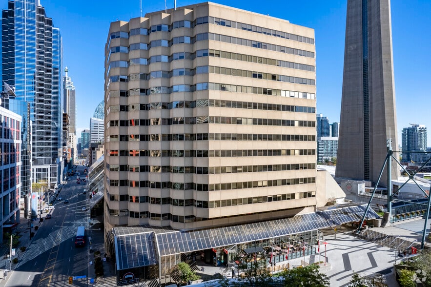 277 Front St W, Toronto, ON for lease - Primary Photo - Image 1 of 8