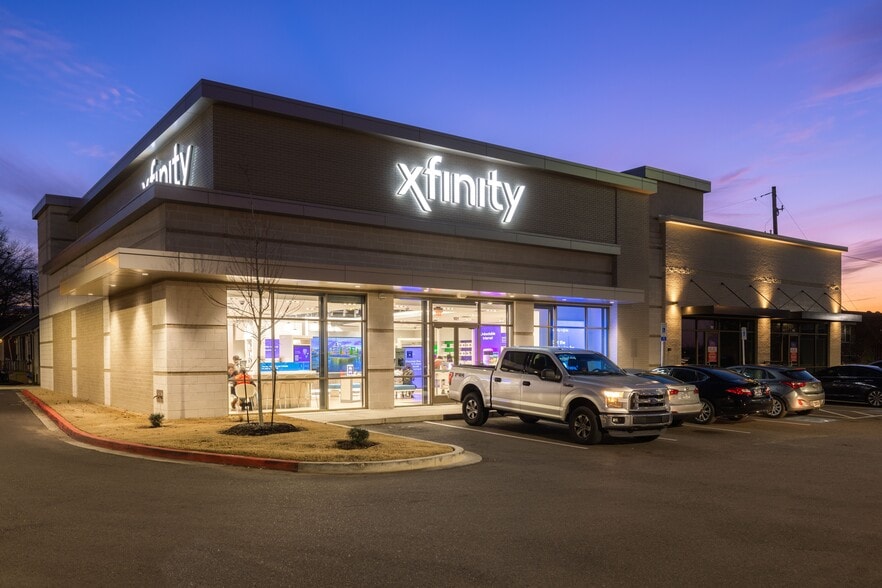 2847 Poplar Ave, Memphis, TN for lease - Building Photo - Image 1 of 23