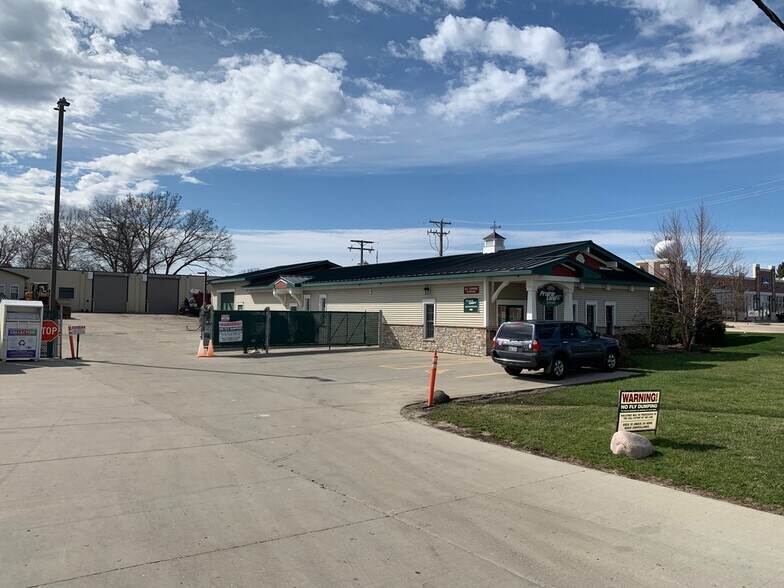 21988 N Pepper Rd, Lake Barrington, IL 60010