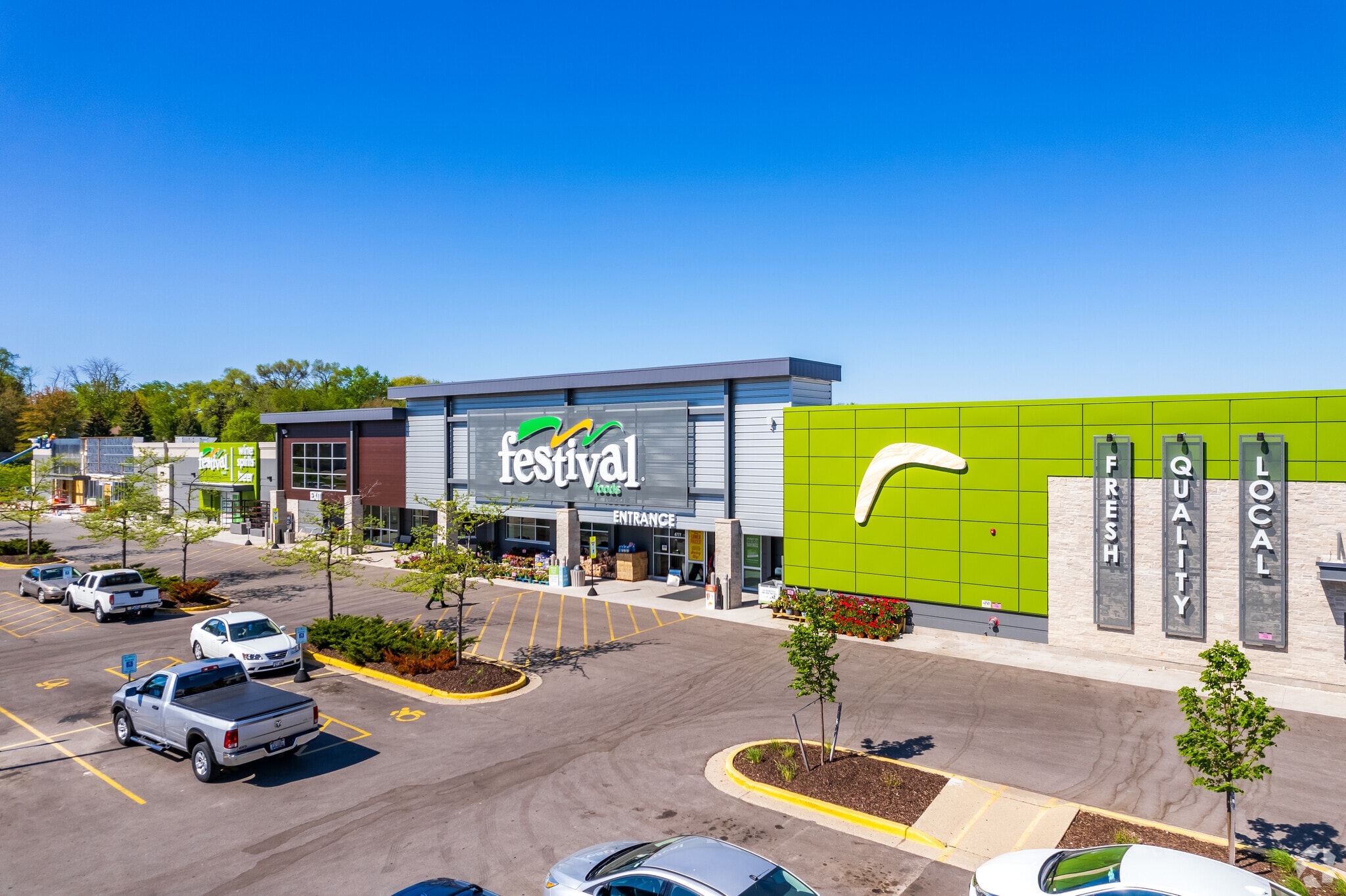 4777 S 27th St, Greenfield, WI 53221 Retail for Lease