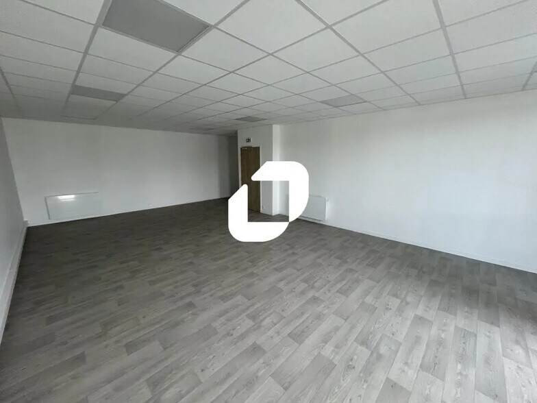 Flex in Bailly-Romainvilliers for lease - Interior Photo - Image 3 of 6