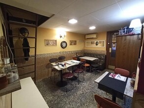 Retail in Barcelona, Barcelona for lease Interior Photo- Image 2 of 11