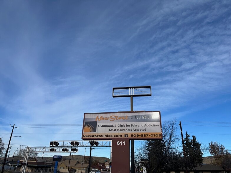 611 N 1st St, Yakima, WA for sale - Building Photo - Image 2 of 9