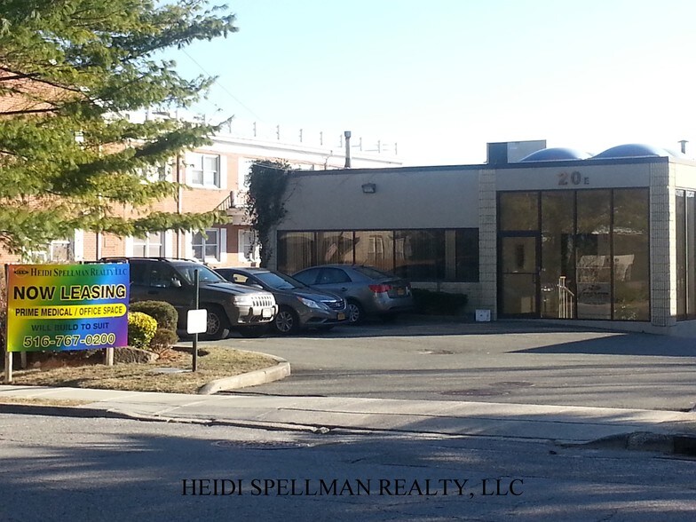 20 Vanderventer Ave, Port Washington, NY for sale - Building Photo - Image 1 of 1