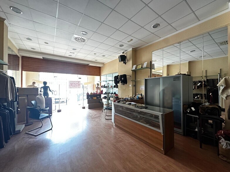 Retail in Llombai for sale - Building Photo - Image 2 of 16