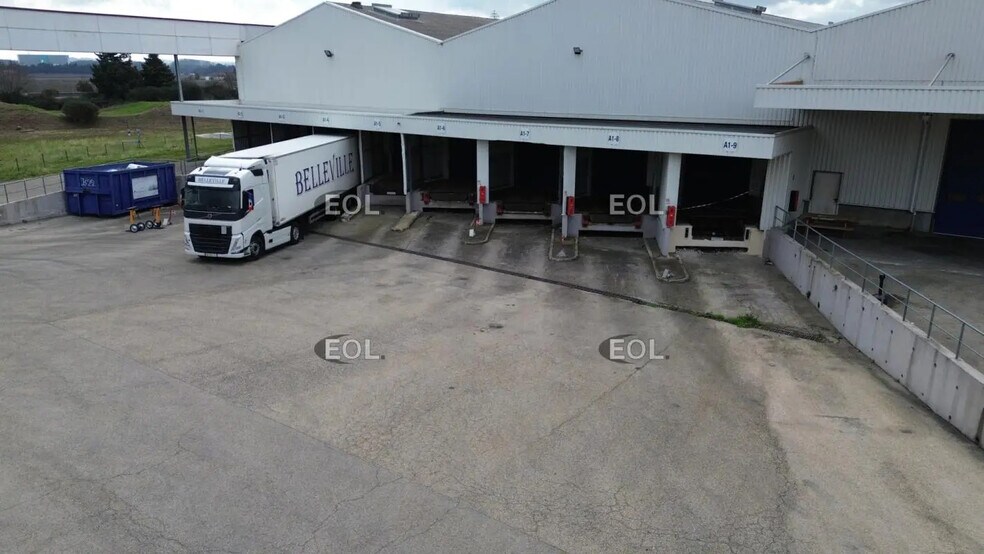 Industrial in Nîmes for lease - Building Photo - Image 2 of 3