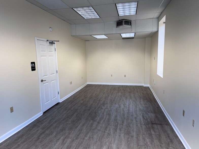 2033 Airport Blvd, Mobile, AL for lease - Building Photo - Image 3 of 4