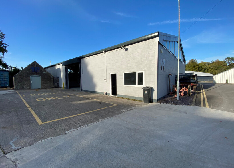 17 Charfield Rd, Wotton Under Edge for sale - Building Photo - Image 1 of 1