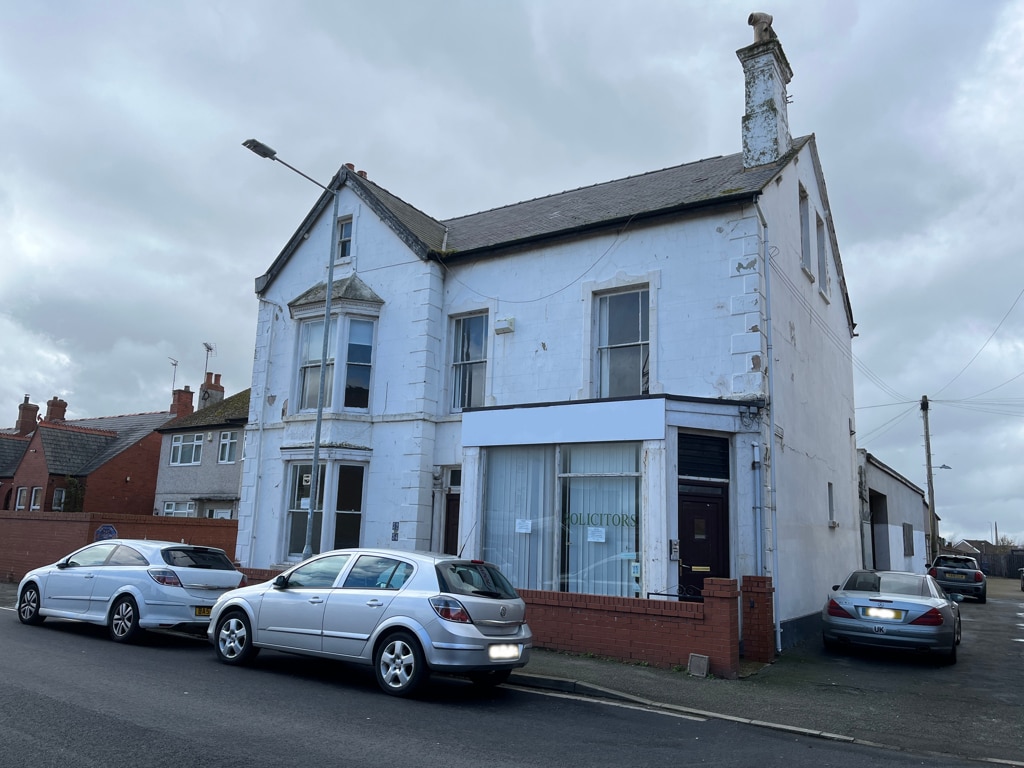 52-54 Crescent Rd, Rhyl for sale Primary Photo- Image 1 of 1