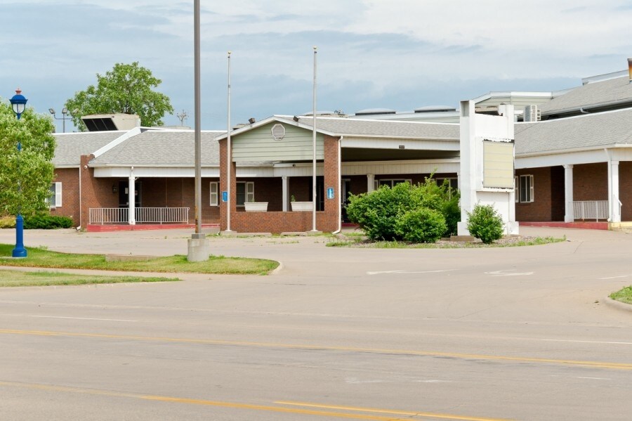 2300 Lincoln Way, Clinton, IA 52732