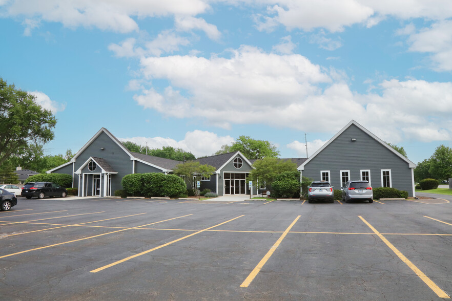 1605 W Wilson St, Batavia, IL for lease - Building Photo - Image 3 of 27