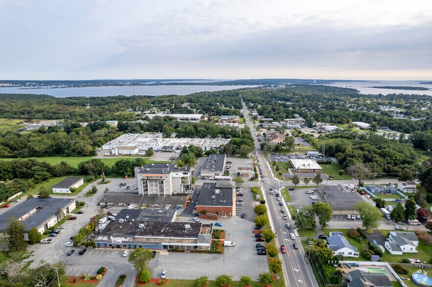 400 Ave, Bristol, RI 02809 King Philip Inn