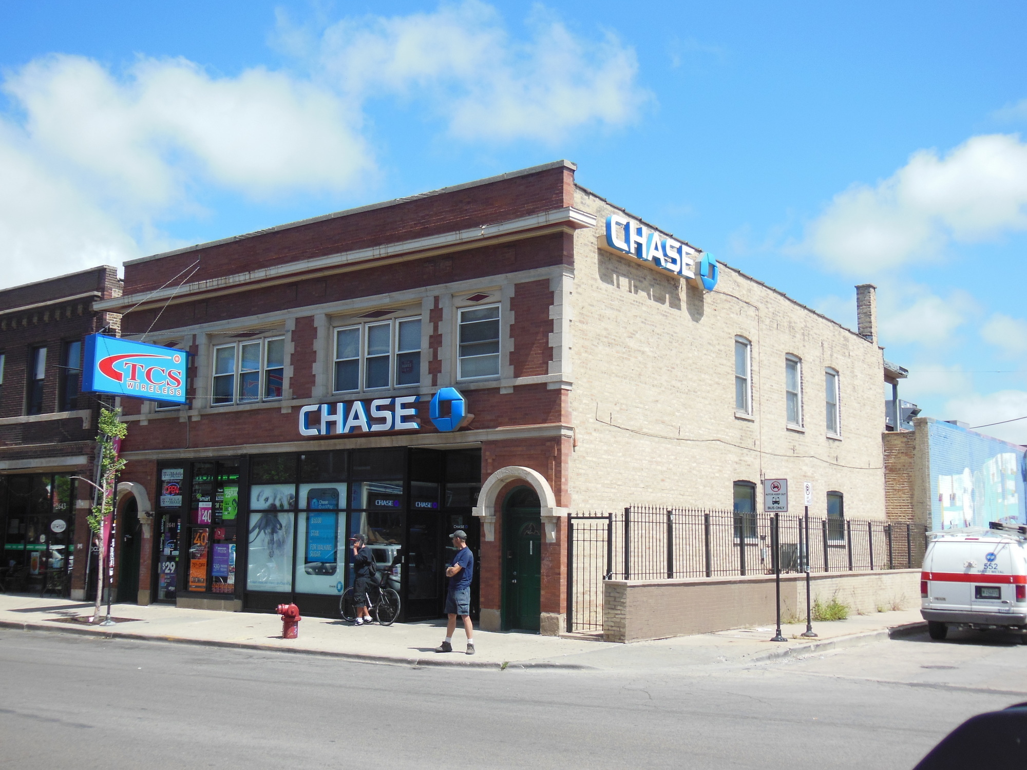 2639 N Milwaukee Ave, Chicago, IL for lease Building Photo- Image 1 of 3