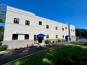 280 Dobbs Ferry Rd, White Plains, NY for lease Building Photo- Image 2 of 2