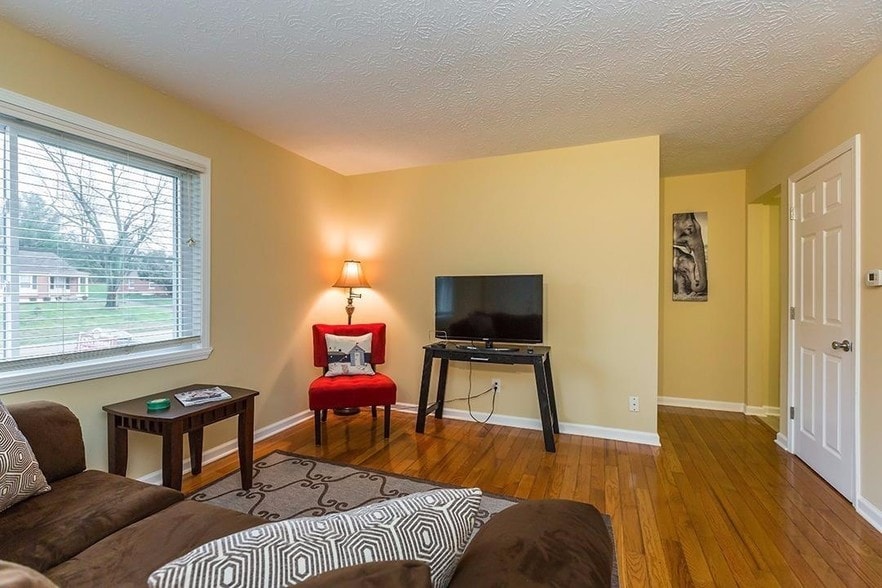 828 Malabu Dr, Lexington, KY 40502