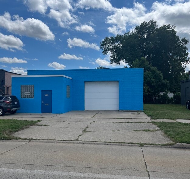 596 E 10 Mile Rd, Hazel Park, MI for sale - Building Photo - Image 2 of 2