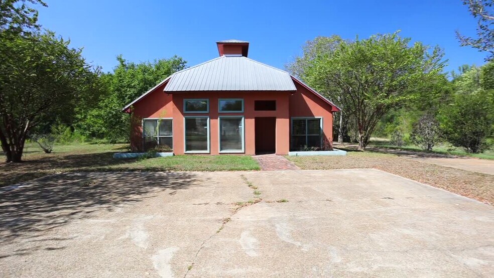 3977 Terry Rd, Jackson, MS 39212