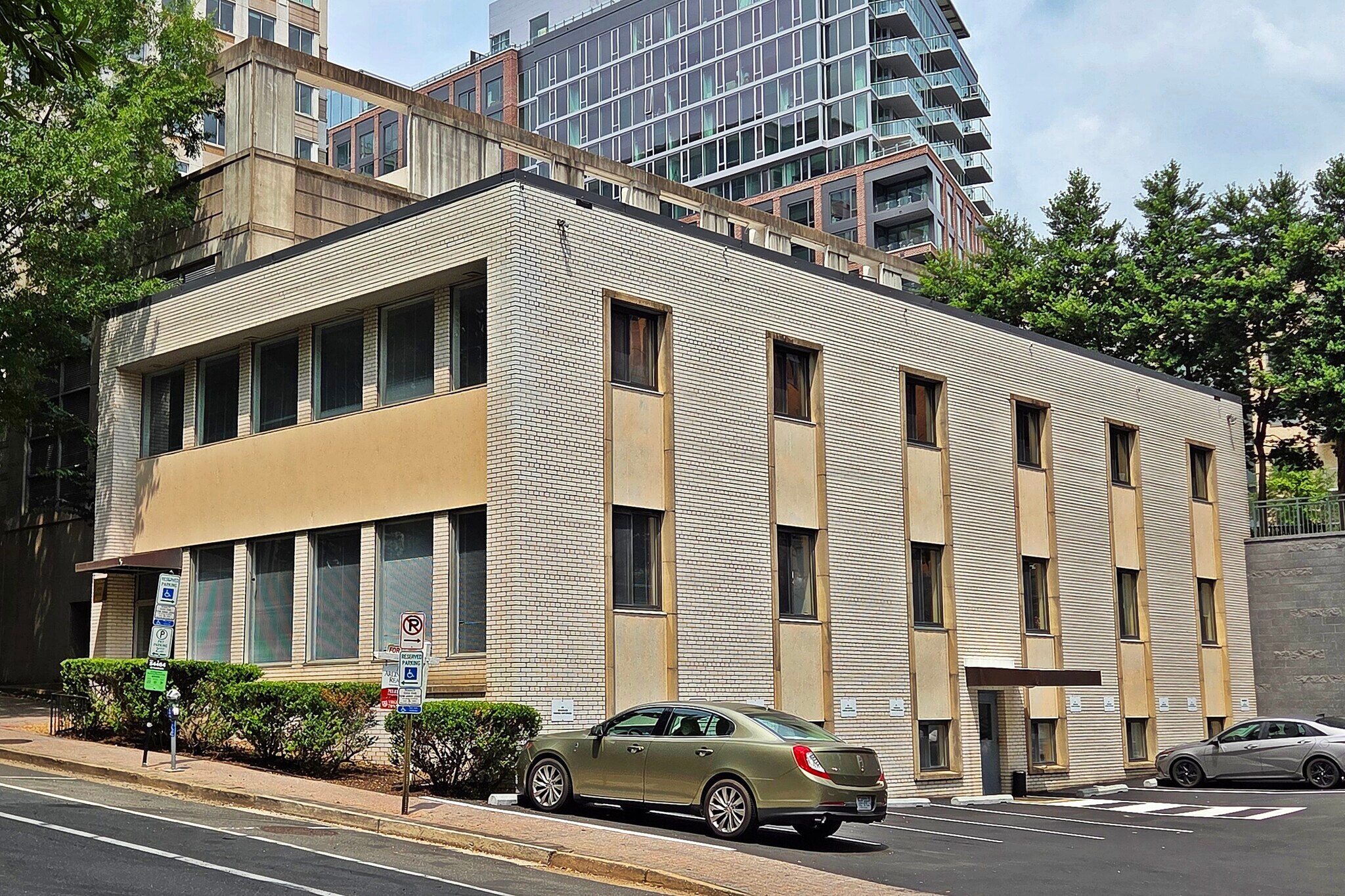2007 15th St N, Arlington, VA for lease Building Photo- Image 1 of 2