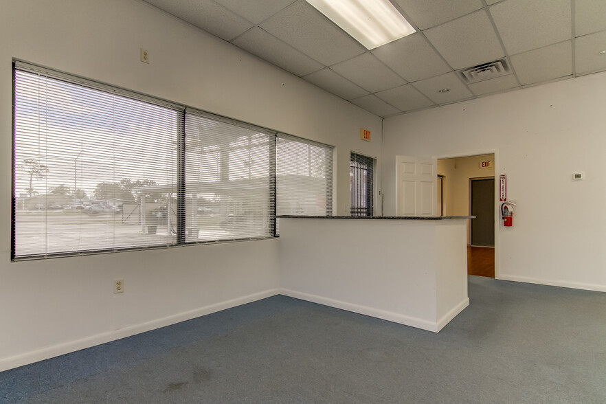 38850-38890 U.S. Highway 19 N, Tarpon Springs, FL for lease - Interior Photo - Image 3 of 7