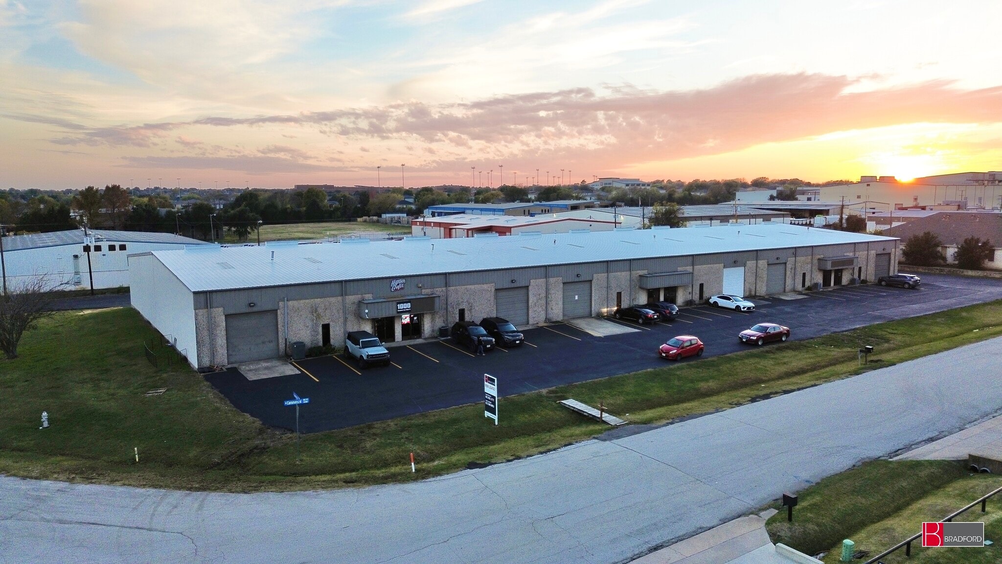 1000-1008 N Commercial Blvd, Arlington, TX for lease Building Photo- Image 1 of 12