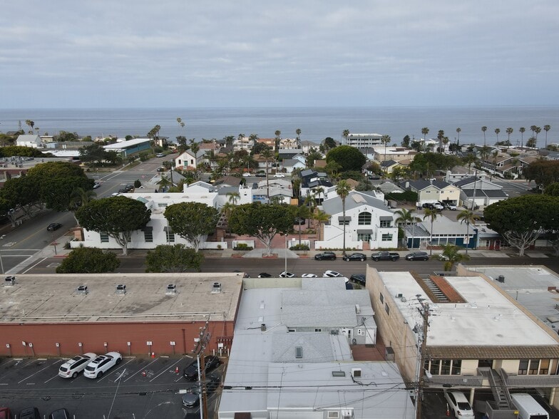 555 2nd St, Encinitas, CA for lease - Building Photo - Image 2 of 6