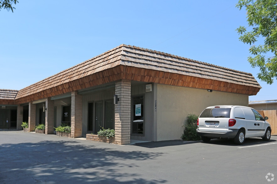 3745 W Caldwell Ave, Visalia, CA 93277