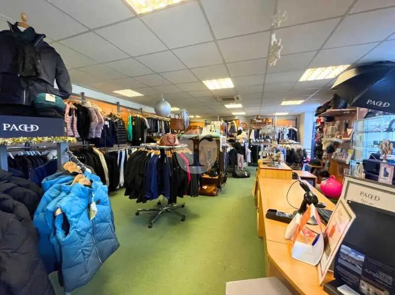 Retail in Capinghem for lease Primary Photo- Image 1 of 5