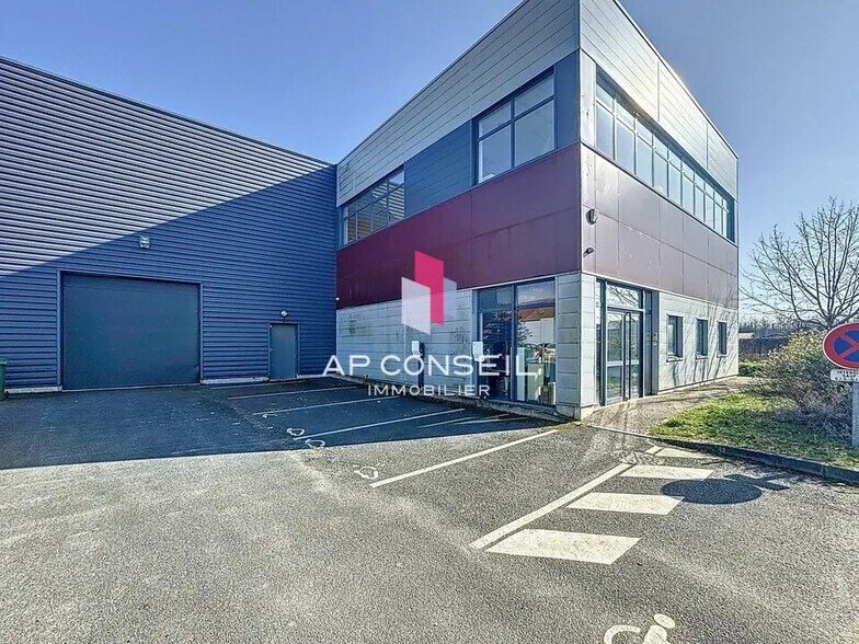 Flex in Méré for lease - Building Photo - Image 2 of 11