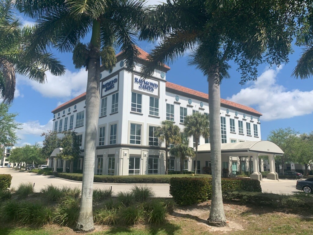 1421 Pine Ridge Rd, Naples, FL 34109 Offices at Magnolia Square