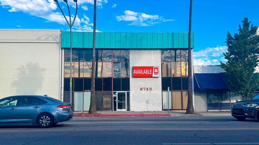 6742 Van Nuys Blvd, Van Nuys, CA for lease - Building Photo - Image 3 of 7