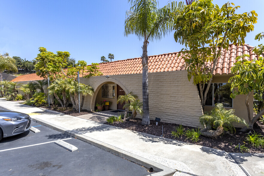 763-781 Academy Dr, Solana Beach, CA for lease - Primary Photo - Image 1 of 12