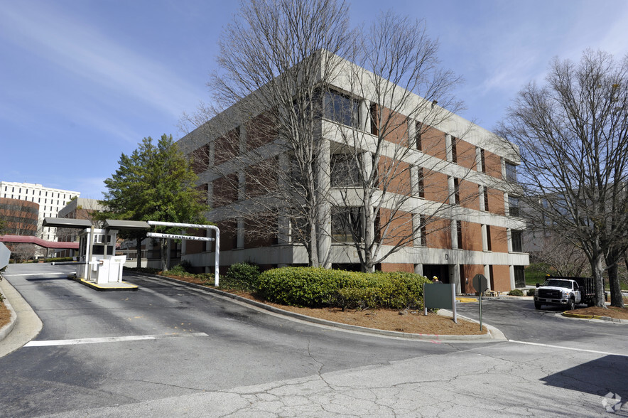 993 Johnson Ferry Rd NE, Atlanta, GA for lease - Primary Photo - Image 1 of 4