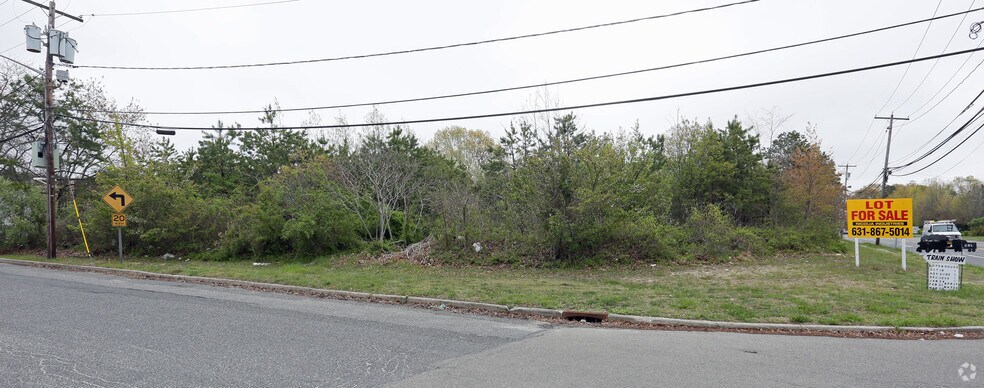 Carlough Rd, Bohemia, NY for sale - Primary Photo - Image 1 of 1
