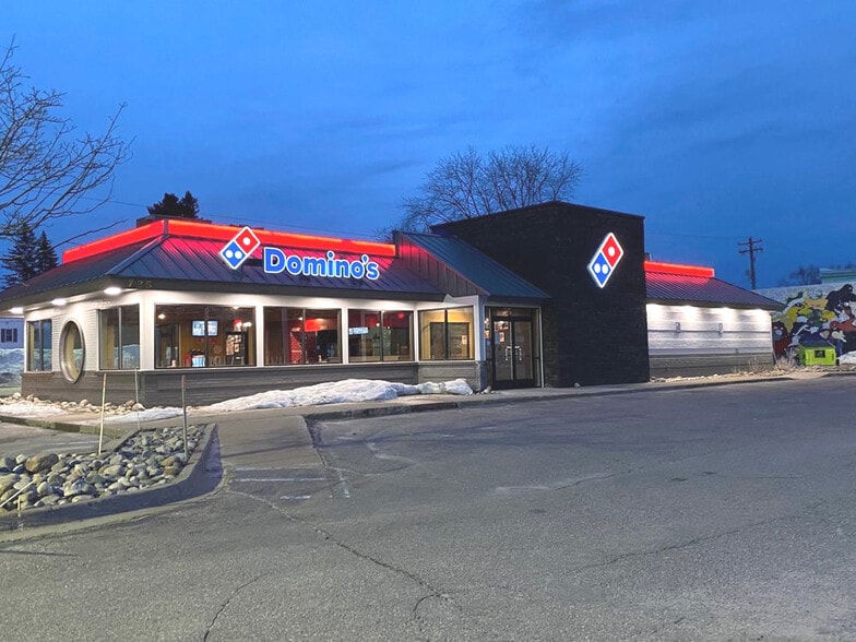 719 Ashmun St, Sault Sainte Marie, MI for sale - Building Photo - Image 2 of 6