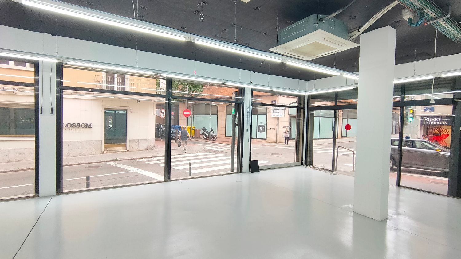 Retail in Terrassa, Barcelona for lease Interior Photo- Image 1 of 10