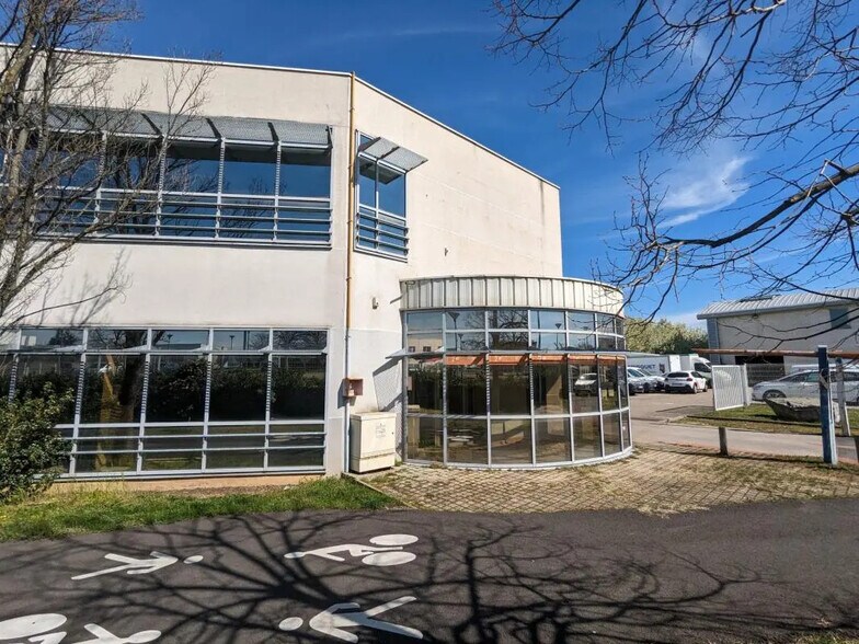 Retail in Bron for sale - Building Photo - Image 1 of 14