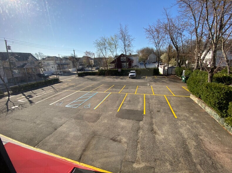 72 Sharrott Ave, Staten Island, NY for lease - Building Photo - Image 2 of 5