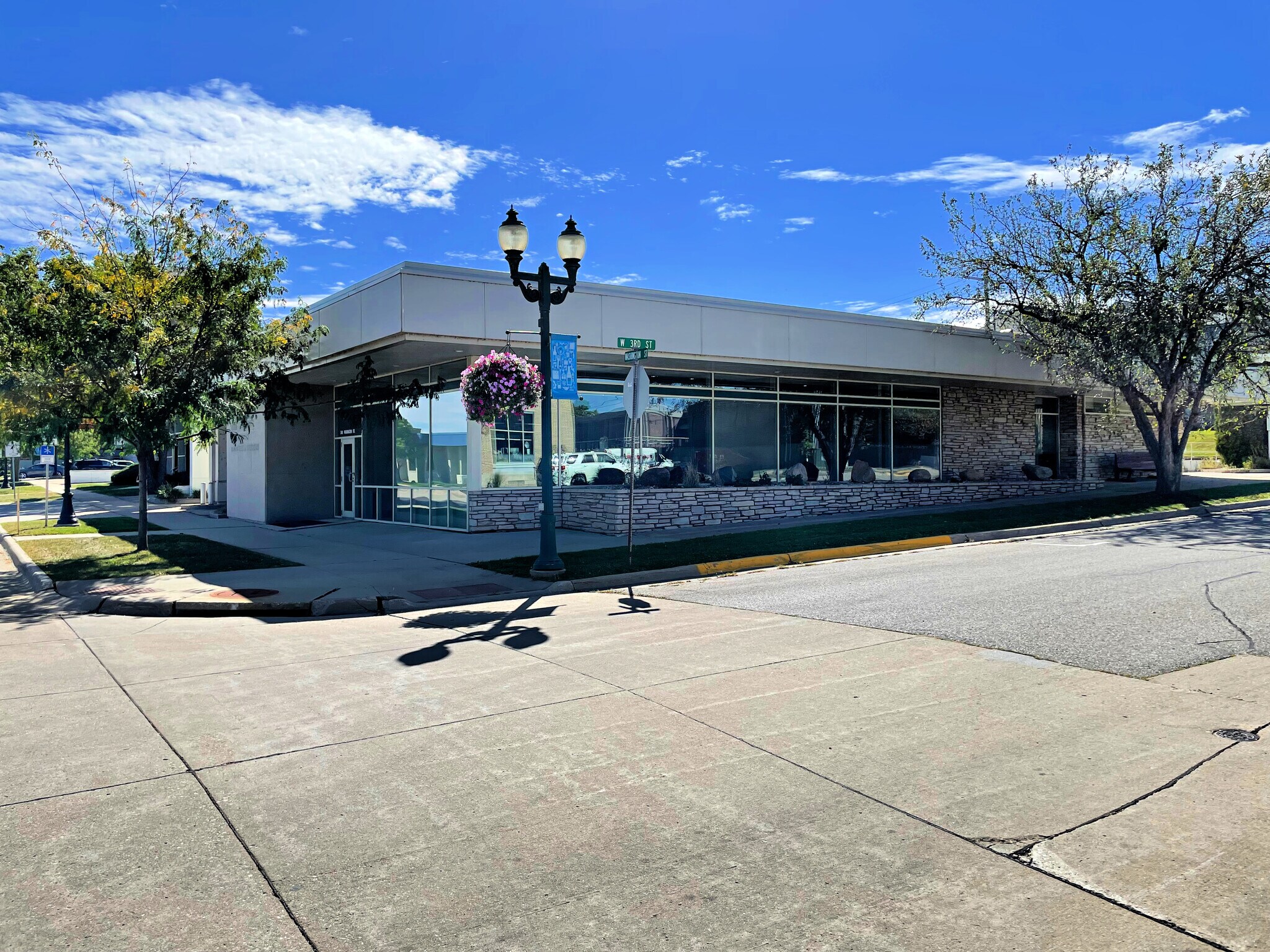 301 Washington St, Cedar Falls, IA for sale Building Photo- Image 1 of 1