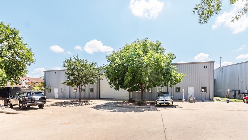 407 Radam Ln, Austin, TX for lease - Building Photo - Image 3 of 7