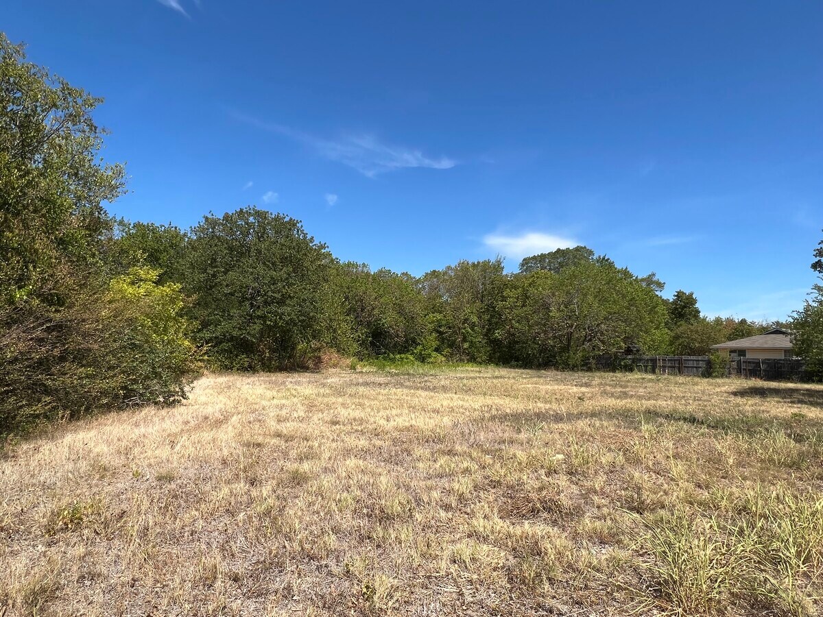 520 Eastern, Keene, TX 76059