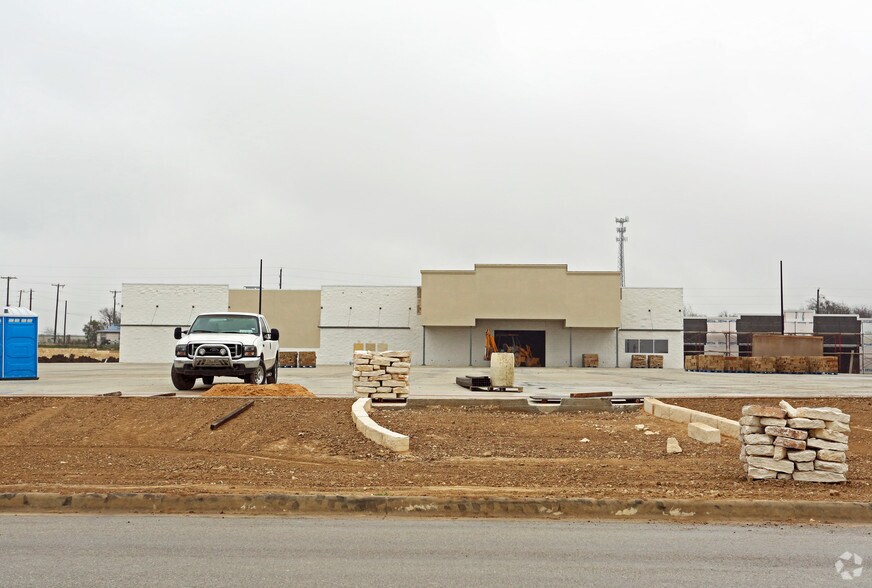 180 Town Center Blvd, Jarrell, TX for lease - Building Photo - Image 3 of 7