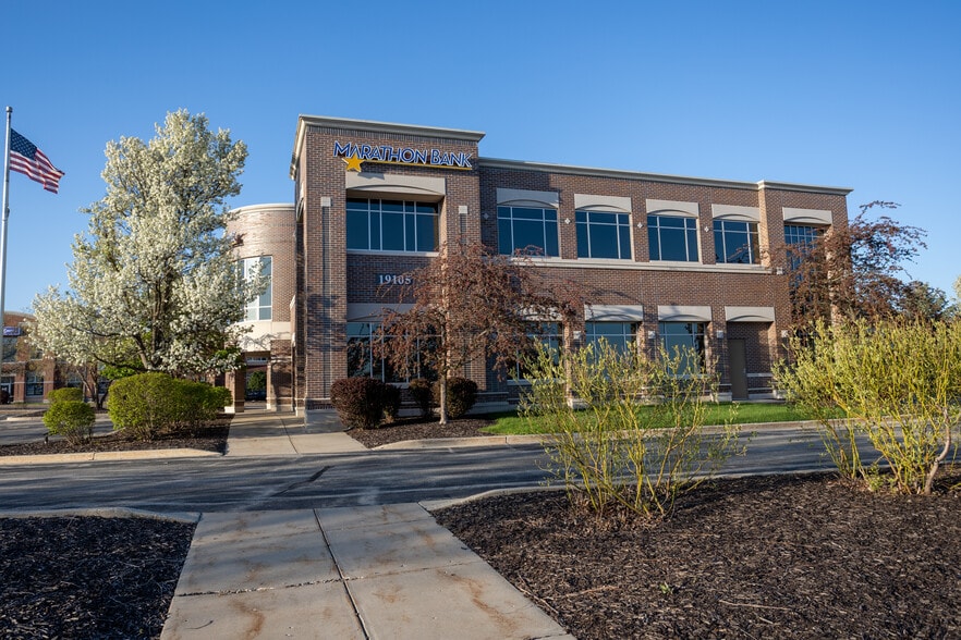 19105 W Capitol Dr, Brookfield, WI for lease - Building Photo - Image 2 of 41