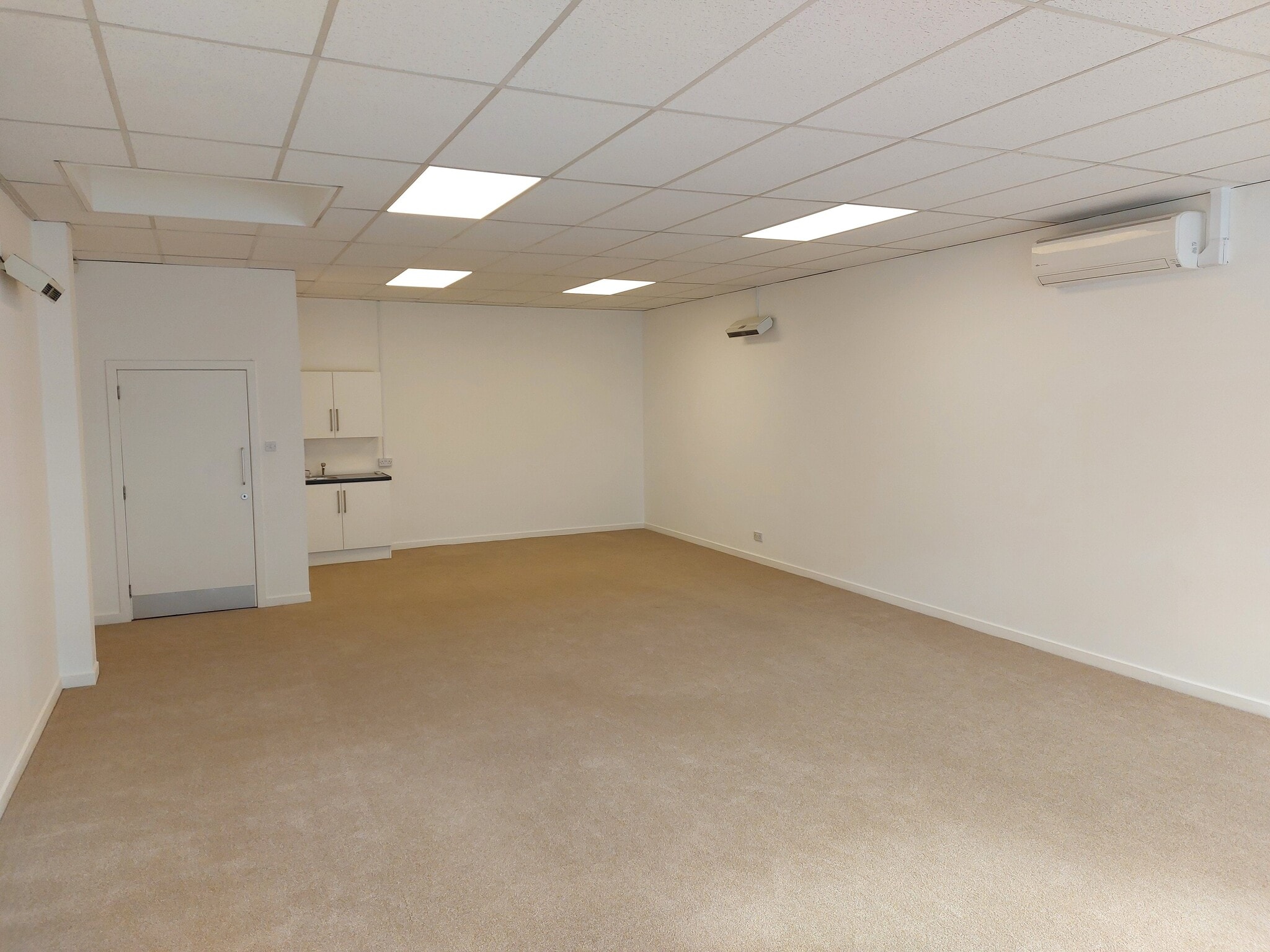 5 Parkhouse St, Ayr for lease Interior Photo- Image 1 of 3