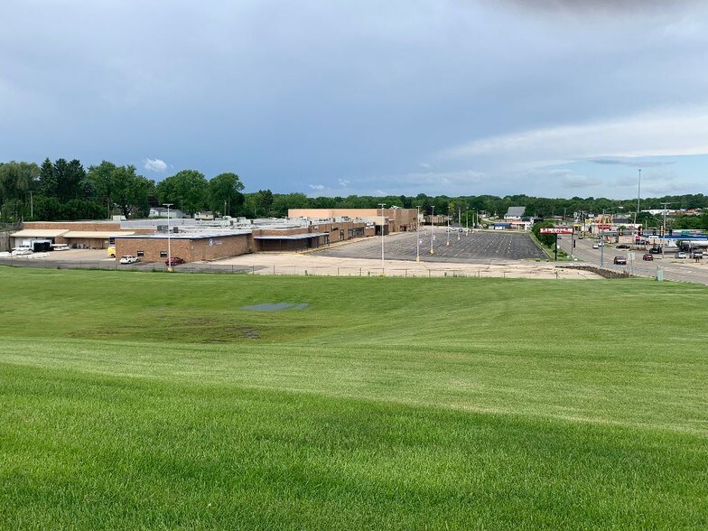 1201-1287 W Galena Ave, Freeport, IL for sale - Building Photo - Image 1 of 1