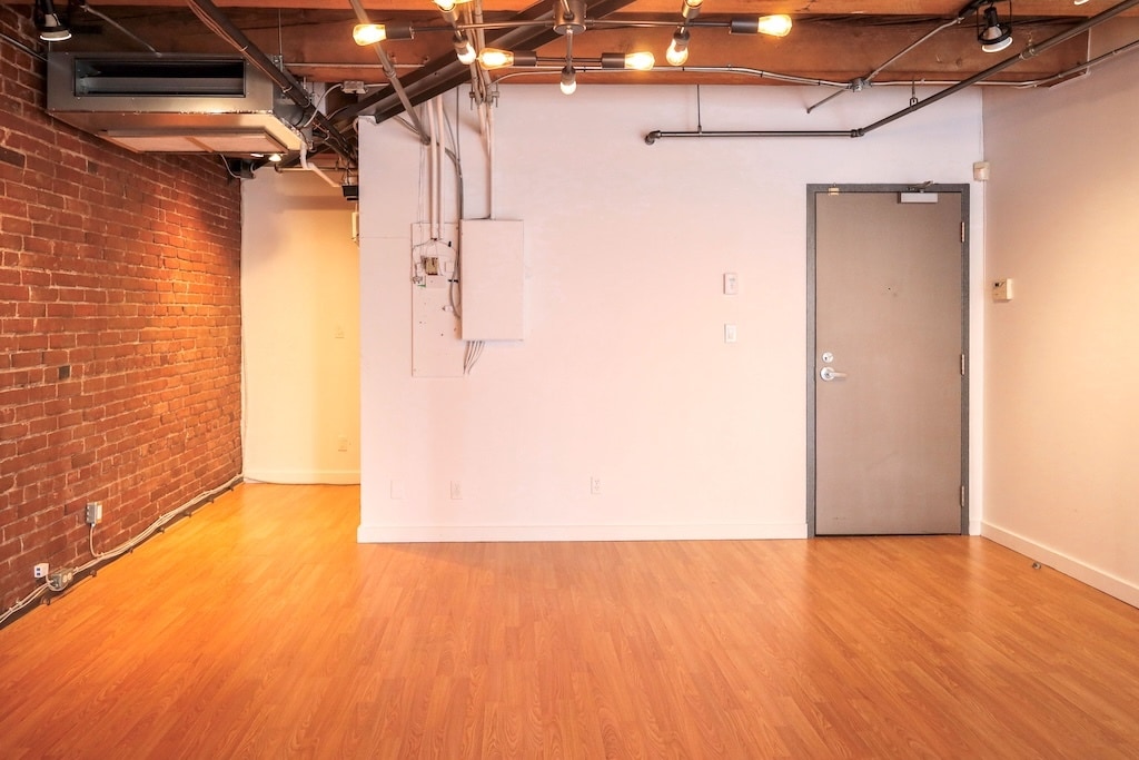 1228 Hamilton St, Vancouver, BC V6B 2S8 - Unit 406q - - Interior Photo - Image 2 of 4