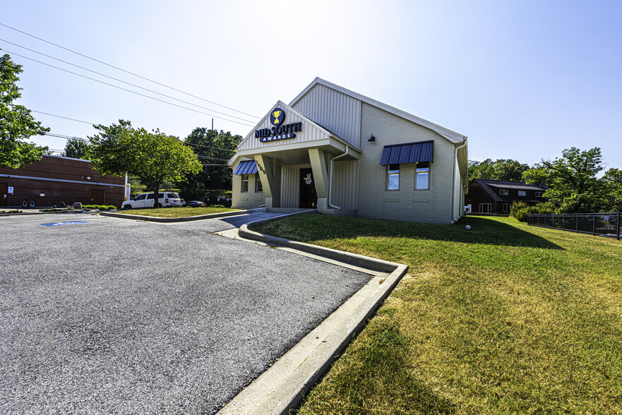 1665 N College Ave, Fayetteville, AR for sale - Building Photo - Image 2 of 9