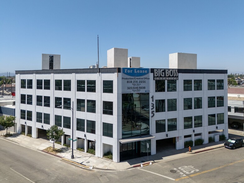 135 W Magnolia Blvd, Burbank, CA for lease - Building Photo - Image 1 of 21