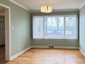 5421 Howard, Skokie, IL for lease Interior Photo- Image 2 of 5