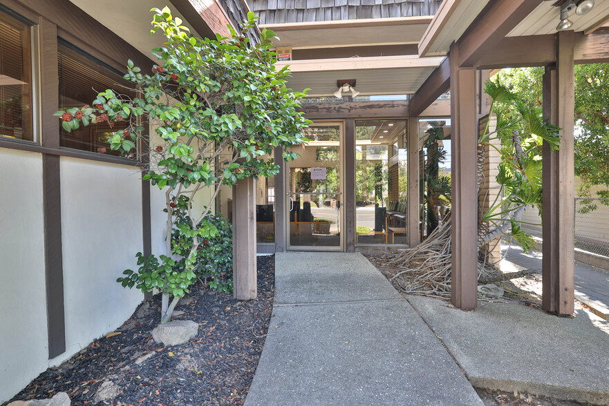 19842 Lake Chabot Rd, Castro Valley, CA for sale - Building Photo - Image 2 of 28