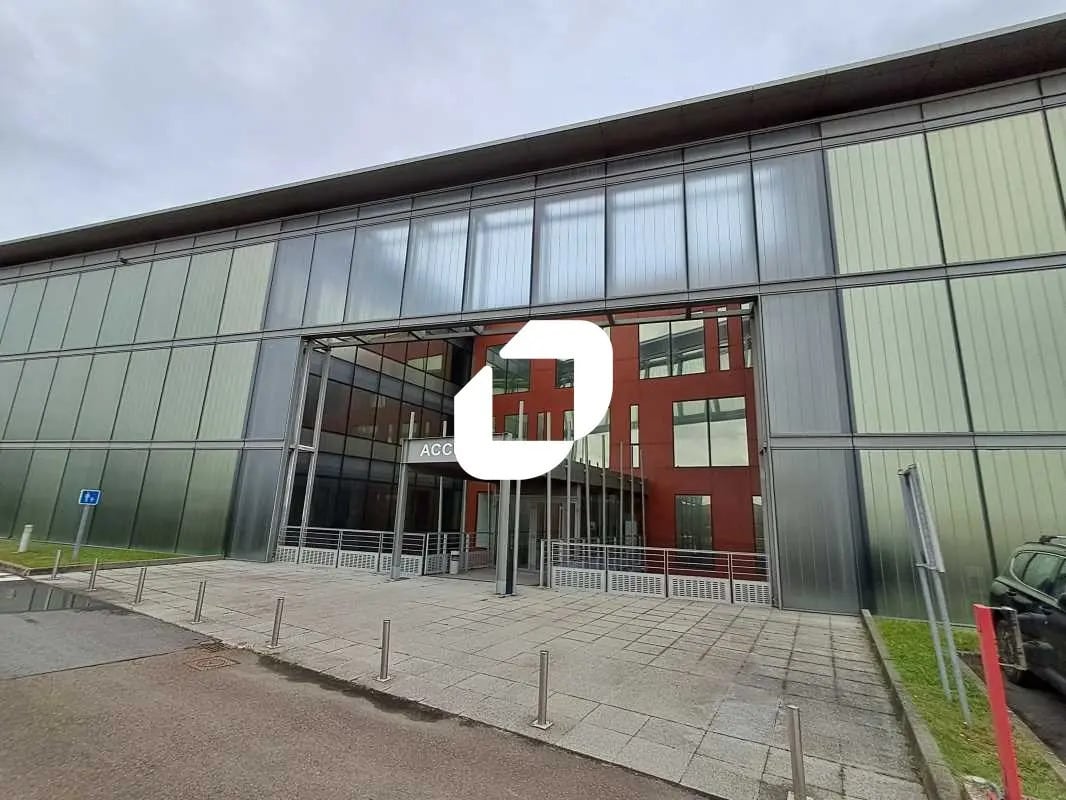 Office in Vélizy-Villacoublay for lease Building Photo- Image 1 of 7